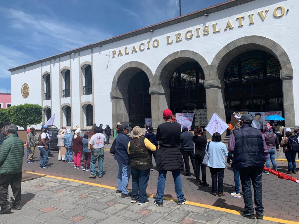 Con protesta, pobladores de Xicohtzinco acusan al Congreso de complicidad con alcalde